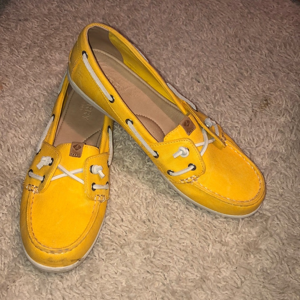 LIKE NEW YELLOW SPERRY